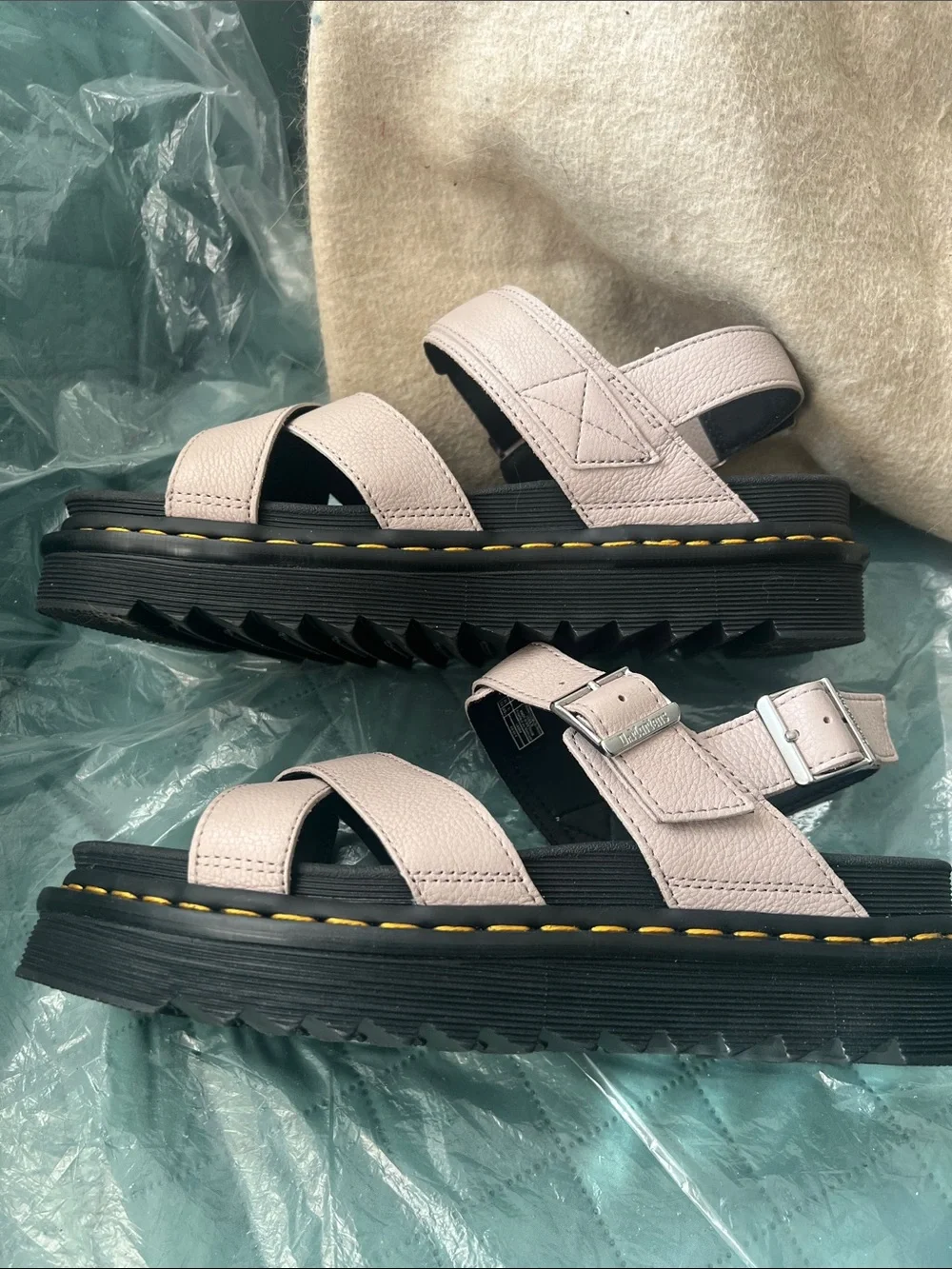 NWOT Dr. Martens Voss 11 Platform Beige Strap Sandals Women’s Size 11